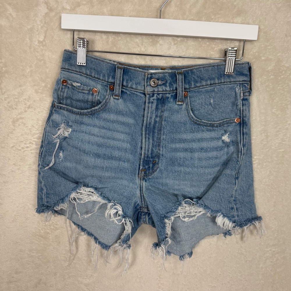 Abercrombie & Fitch 4" Mom Short High Rise Distressed Blue Denim Women Size 26‎